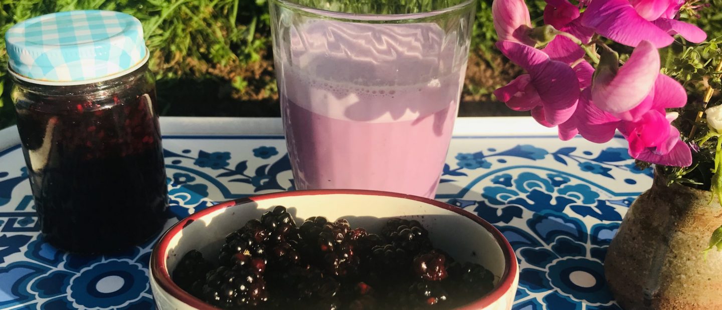 Blackberries in a bowl