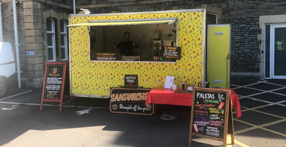 Los Hermanos food truck